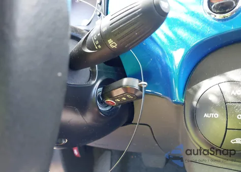 2016 Fiat 500 Easy z USA, uszkodzony, nr VIN 3C3CFFKR0GT152632